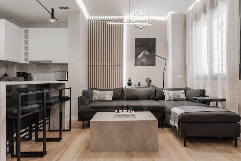 Contemporary Minimalist Apartment By Rems Malaga Zewnętrze zdjęcie