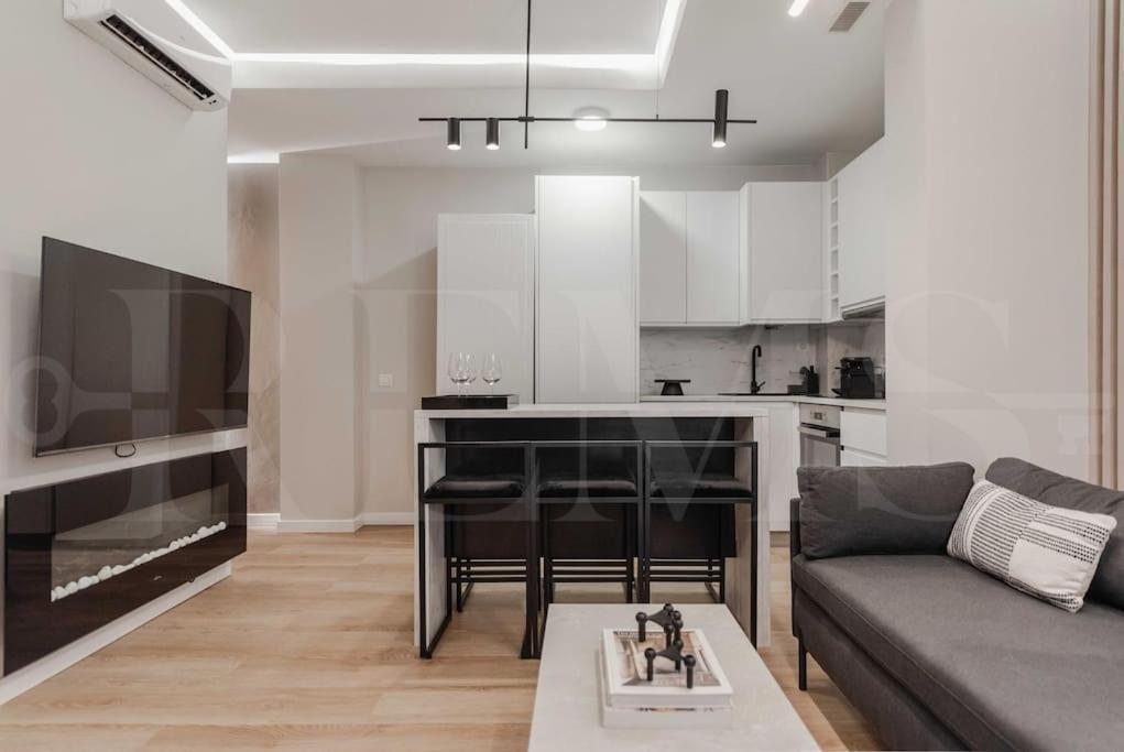 Contemporary Minimalist Apartment By Rems Malaga Zewnętrze zdjęcie