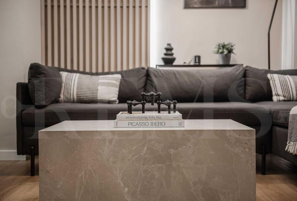 Contemporary Minimalist Apartment By Rems Malaga Zewnętrze zdjęcie