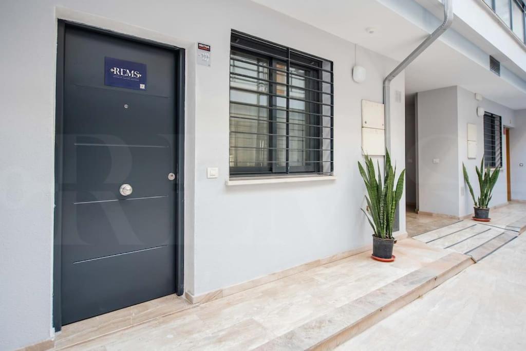 Contemporary Minimalist Apartment By Rems Malaga Zewnętrze zdjęcie