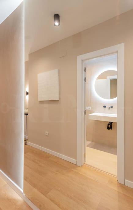 Contemporary Minimalist Apartment By Rems Malaga Zewnętrze zdjęcie