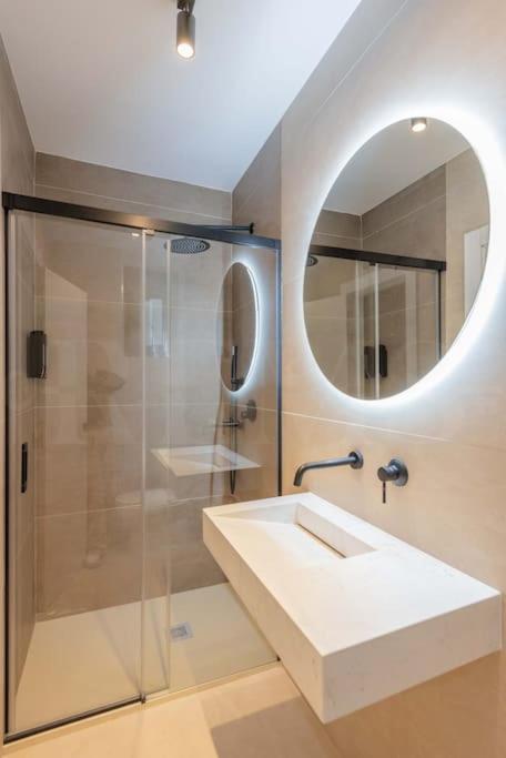 Contemporary Minimalist Apartment By Rems Malaga Zewnętrze zdjęcie