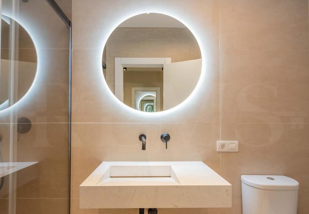 Contemporary Minimalist Apartment By Rems Malaga Zewnętrze zdjęcie